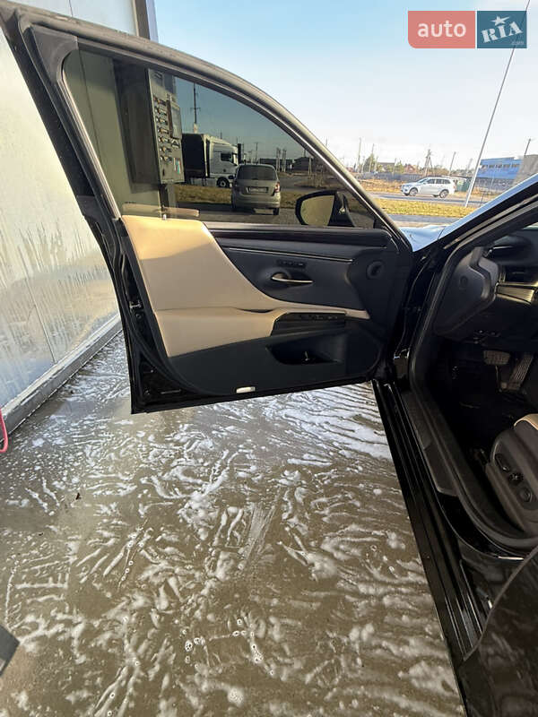 Седан Lexus ES 2020 в Львове