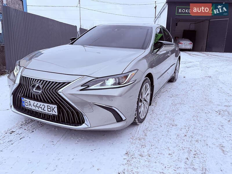 Седан Lexus ES 2018 в Кропивницком
