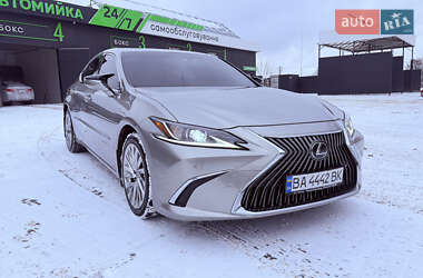Седан Lexus ES 2018 в Кропивницком