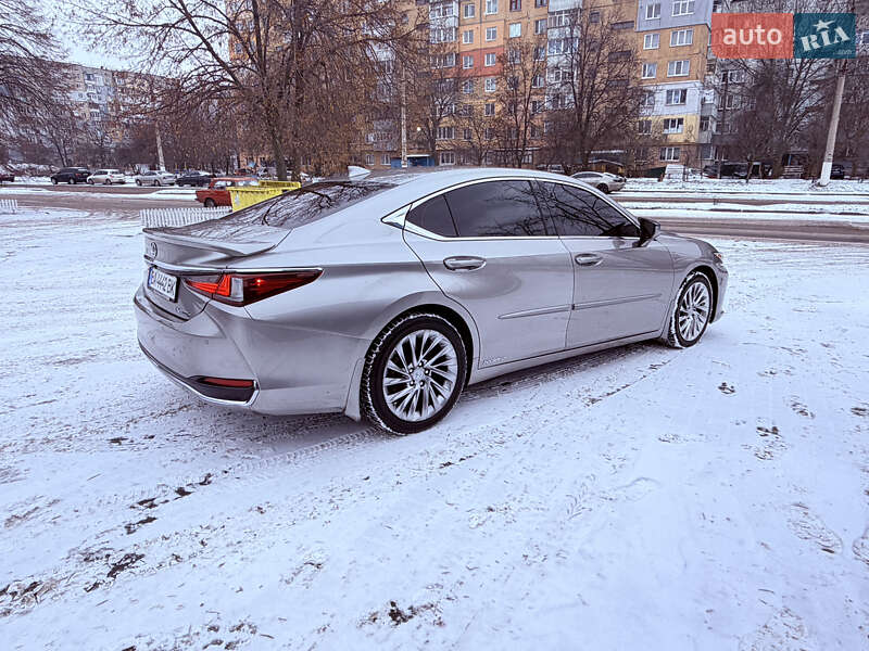 Седан Lexus ES 2018 в Кропивницком
