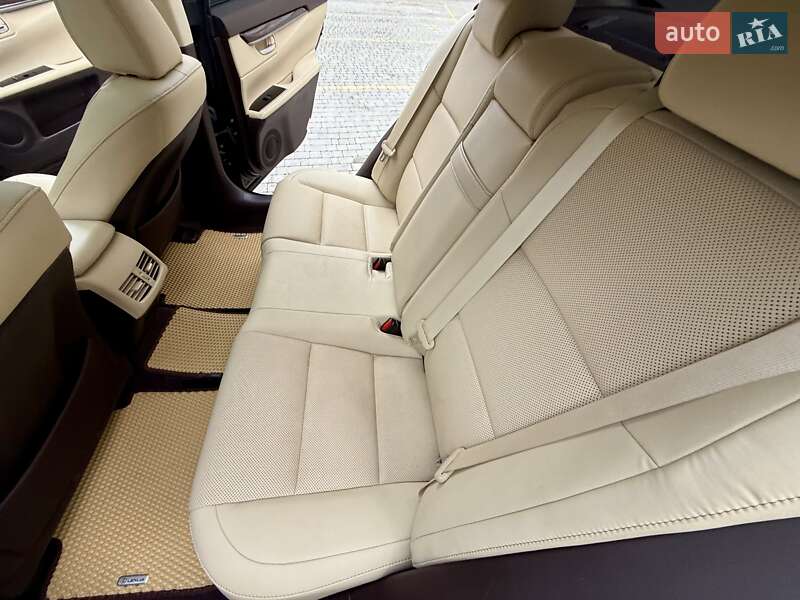 Седан Lexus ES 2018 в Одесі