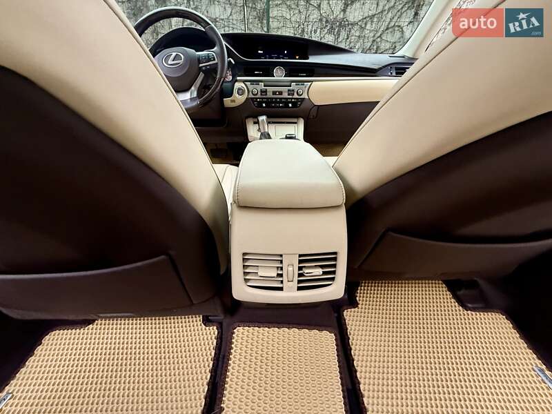 Седан Lexus ES 2018 в Одесі