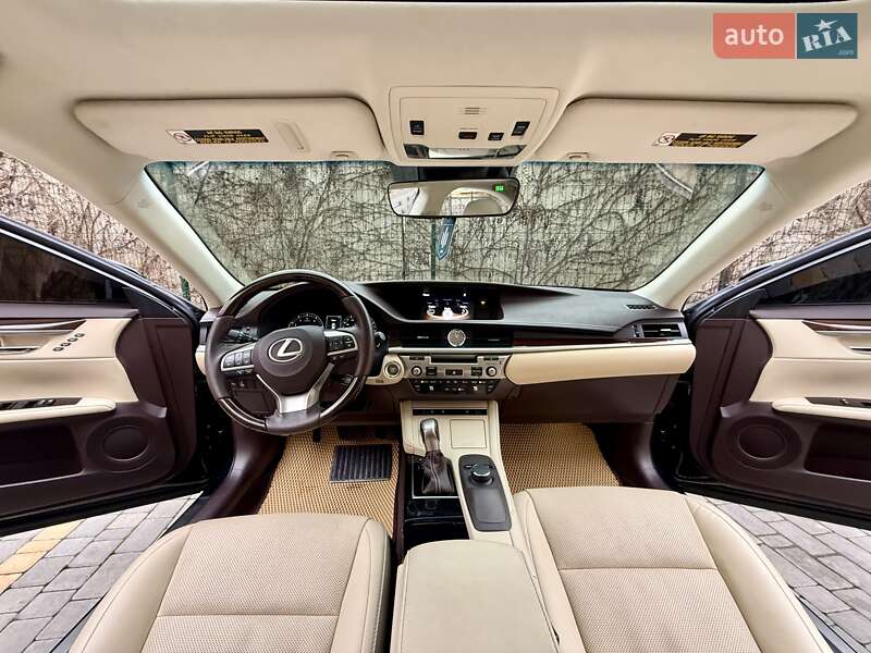 Седан Lexus ES 2018 в Одесі