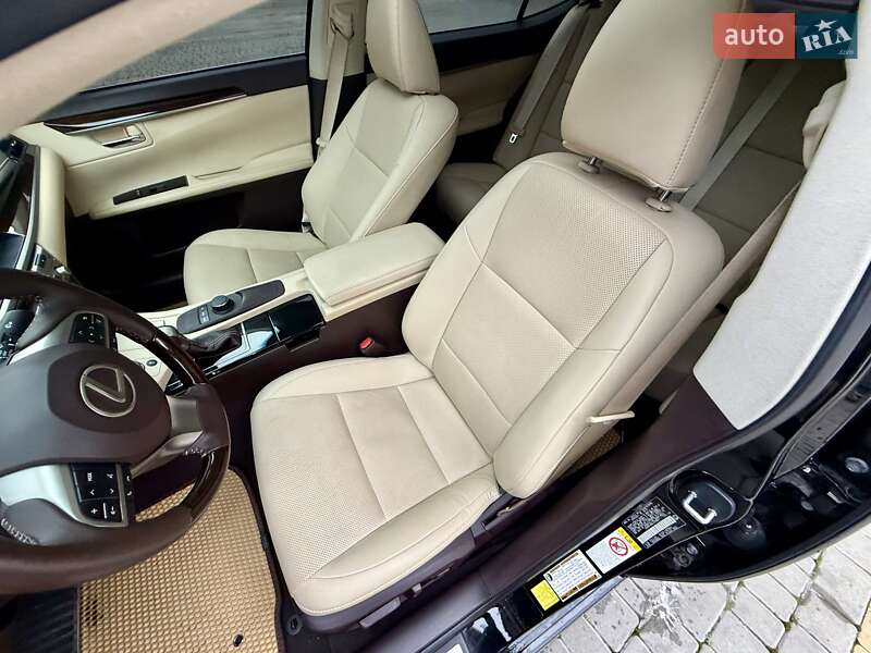 Седан Lexus ES 2018 в Одесі