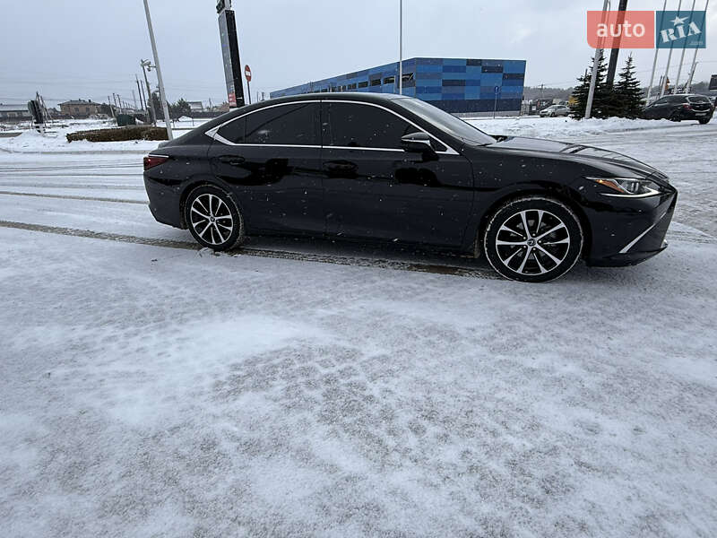 Седан Lexus ES 2020 в Львове