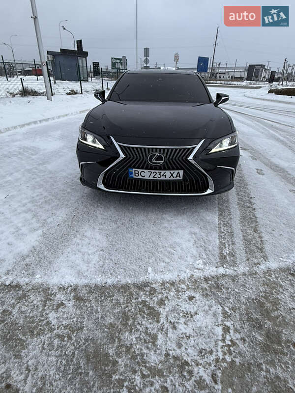 Седан Lexus ES 2020 в Львове