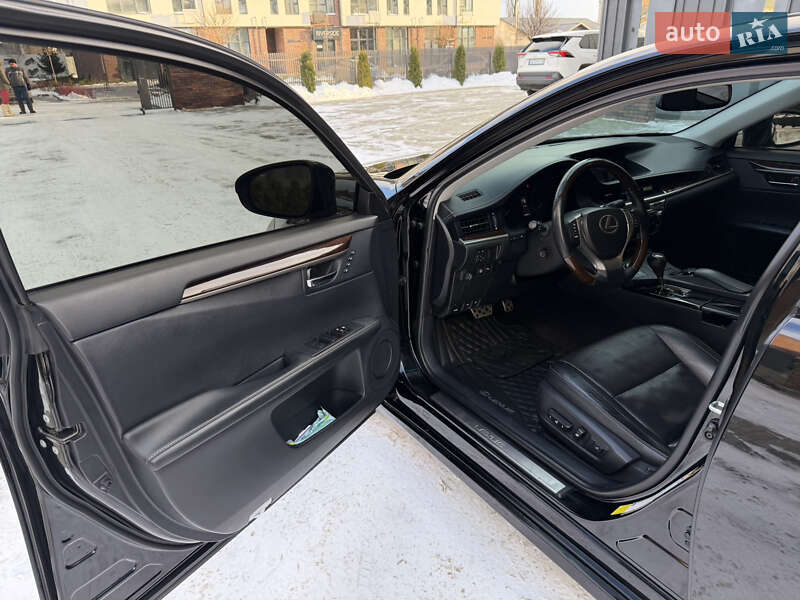 Седан Lexus ES 2014 в Умани