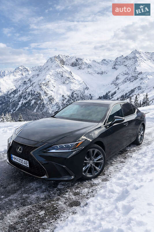 Lexus ES 2019