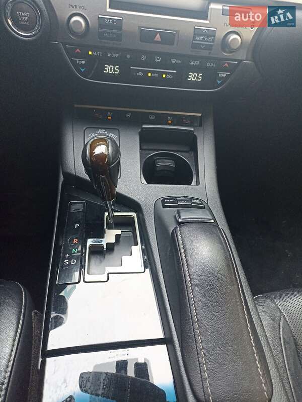 Седан Lexus ES 2014 в Хмельницком