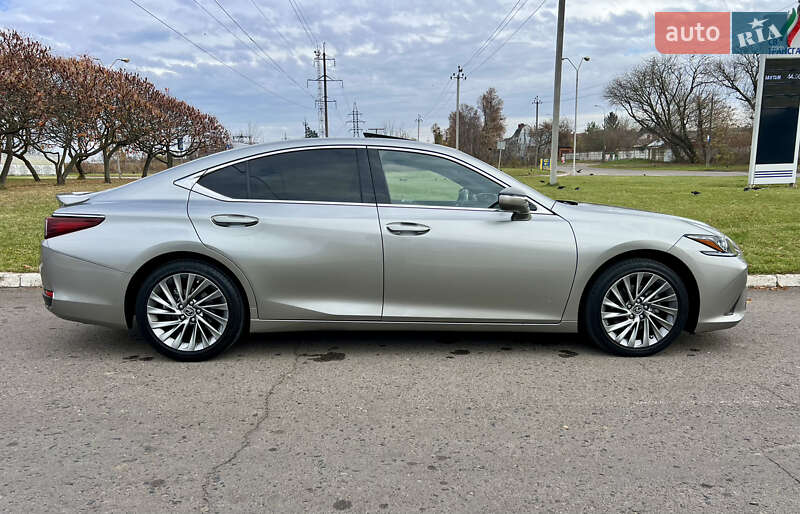 Седан Lexus ES 2024 в Рівному