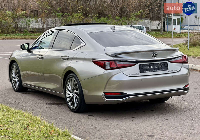 Седан Lexus ES 2024 в Рівному