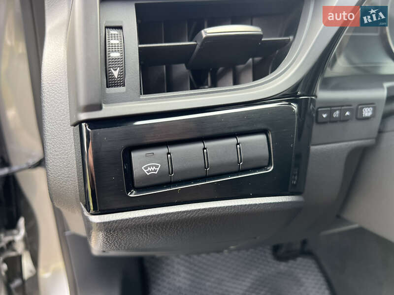 Седан Lexus ES 2024 в Рівному