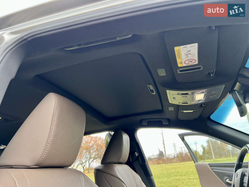 Седан Lexus ES 2024 в Рівному