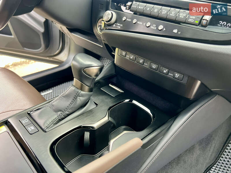 Седан Lexus ES 2024 в Рівному