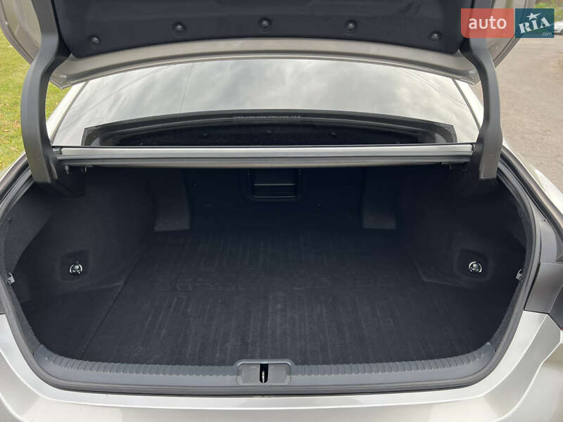 Седан Lexus ES 2024 в Рівному