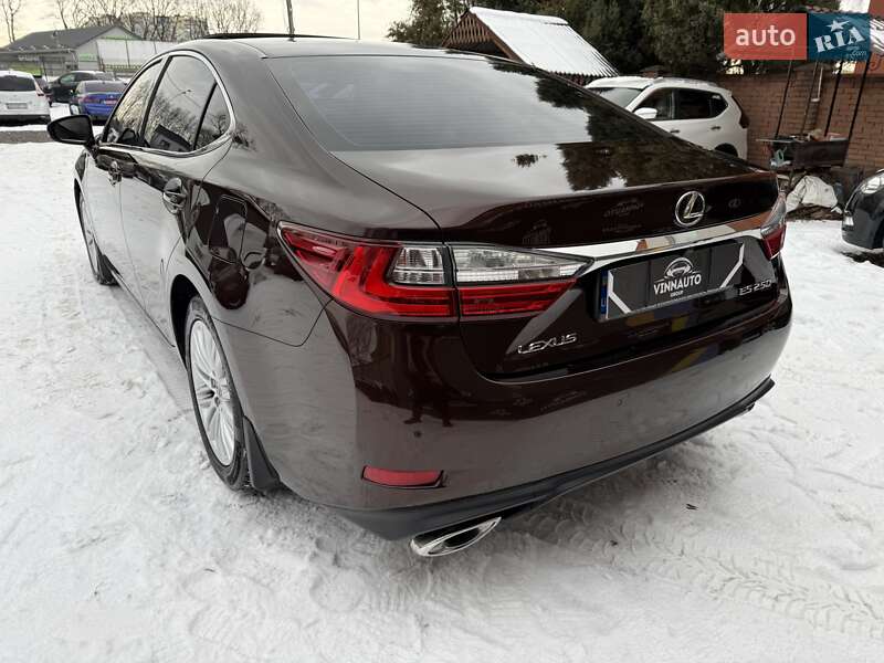 Седан Lexus ES 2016 в Виннице