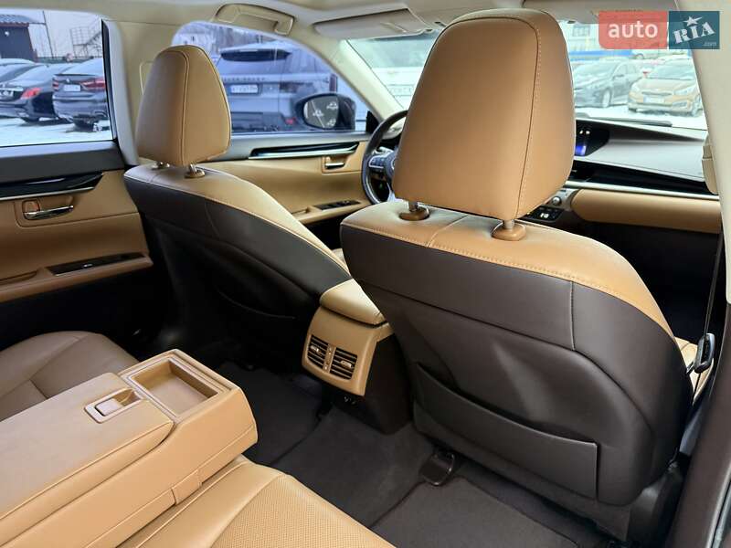 Седан Lexus ES 2016 в Виннице