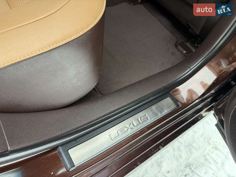 Седан Lexus ES 2016 в Виннице