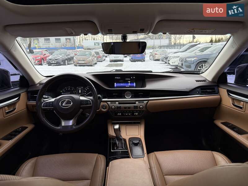 Седан Lexus ES 2016 в Виннице