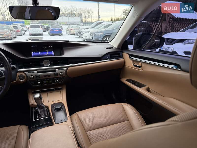 Седан Lexus ES 2016 в Виннице