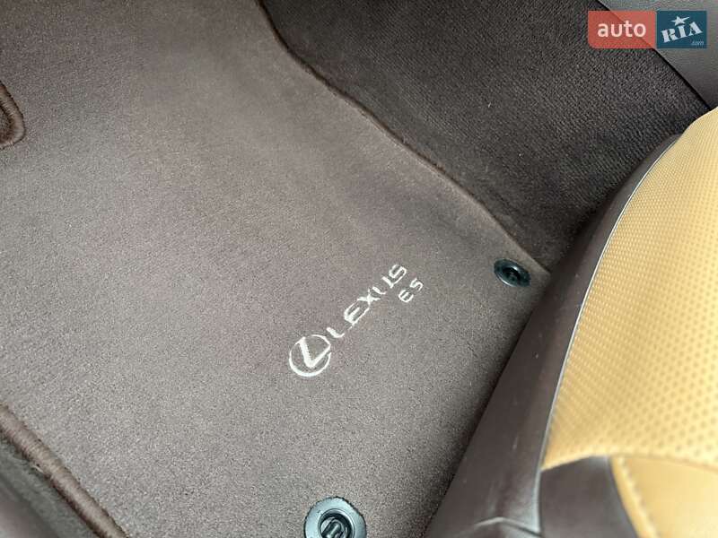 Седан Lexus ES 2016 в Виннице