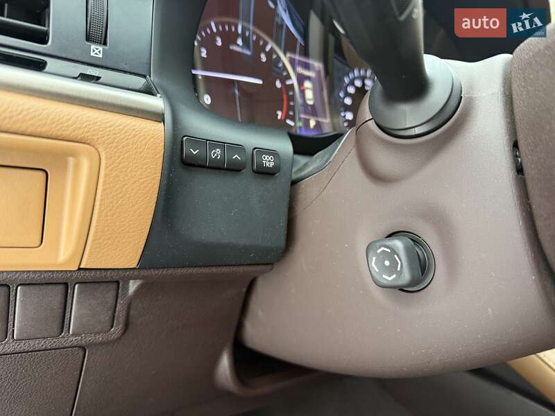 Седан Lexus ES 2016 в Виннице