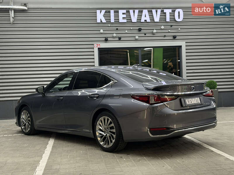 Седан Lexus ES 2018 в Киеве фото 7 Седан Lexus ES 2018 в Киеве
