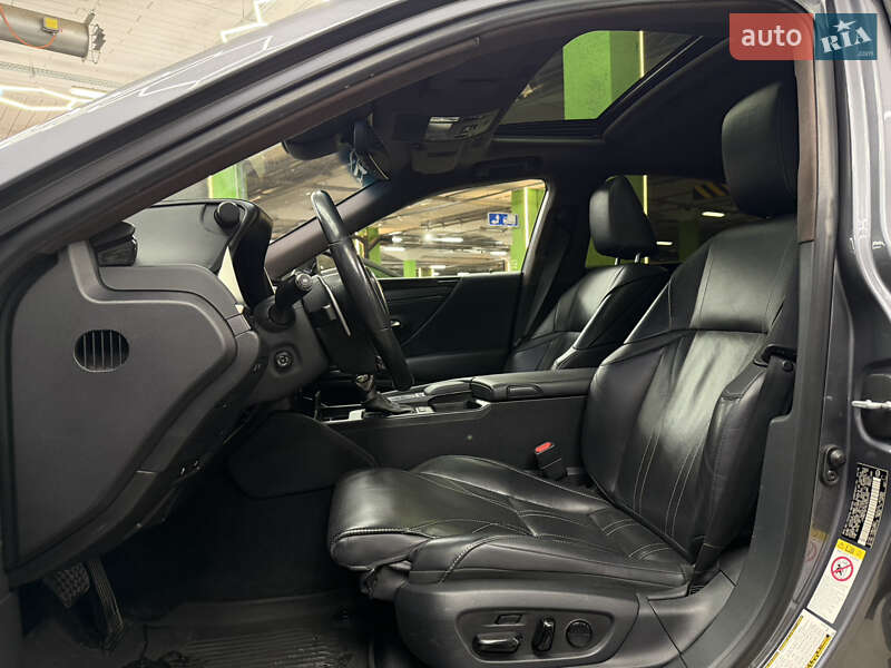 Седан Lexus ES 2018 в Киеве фото 14 Седан Lexus ES 2018 в Киеве