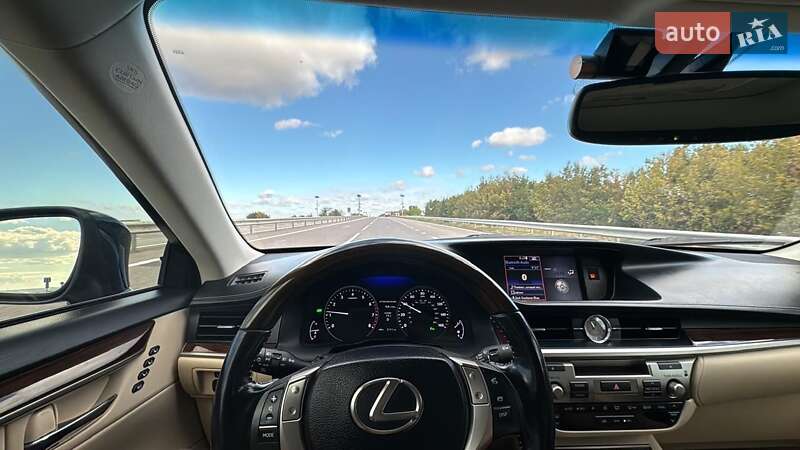 Седан Lexus ES 2015 в Одесі