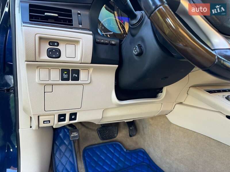 Седан Lexus ES 2015 в Одесі