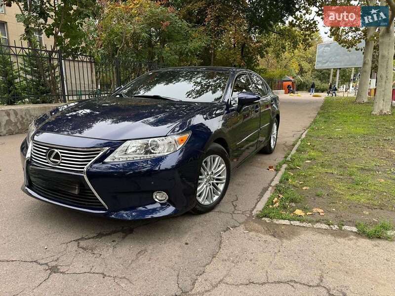 Седан Lexus ES 2015 в Одесі