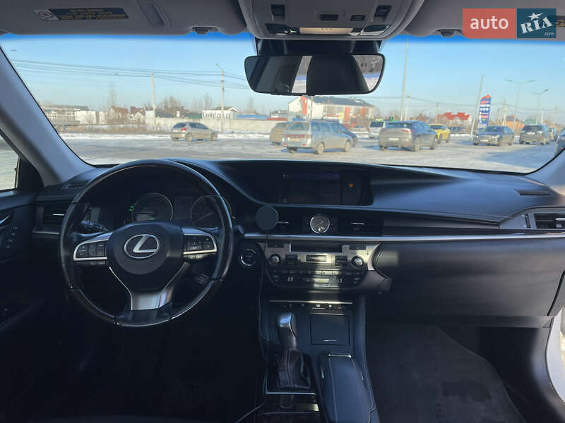 Седан Lexus ES 2018 в Киеве