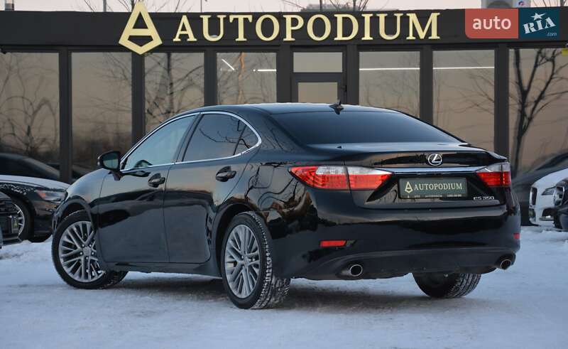 Седан Lexus ES 2013 в Киеве