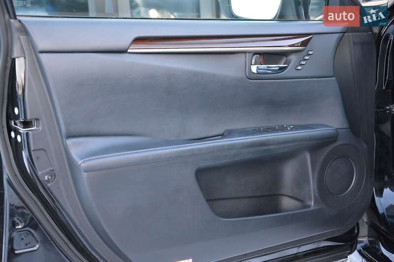 Седан Lexus ES 2013 в Киеве