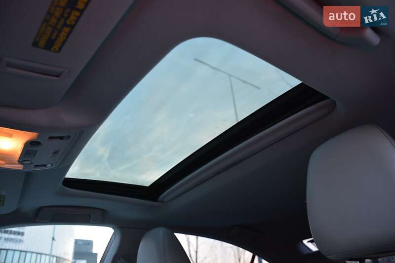 Седан Lexus ES 2013 в Киеве