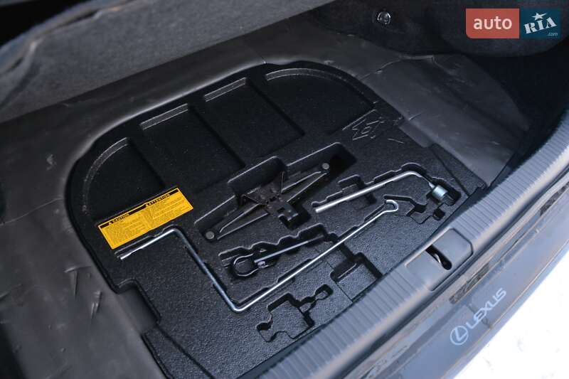 Седан Lexus ES 2013 в Киеве