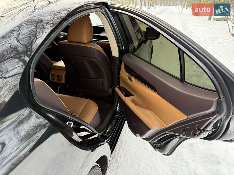 Седан Lexus ES 2016 в Днепре