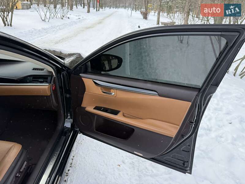 Седан Lexus ES 2016 в Днепре