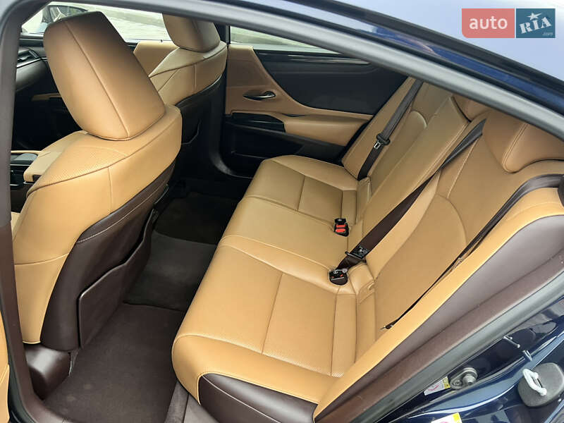 Седан Lexus ES 2019 в Днепре