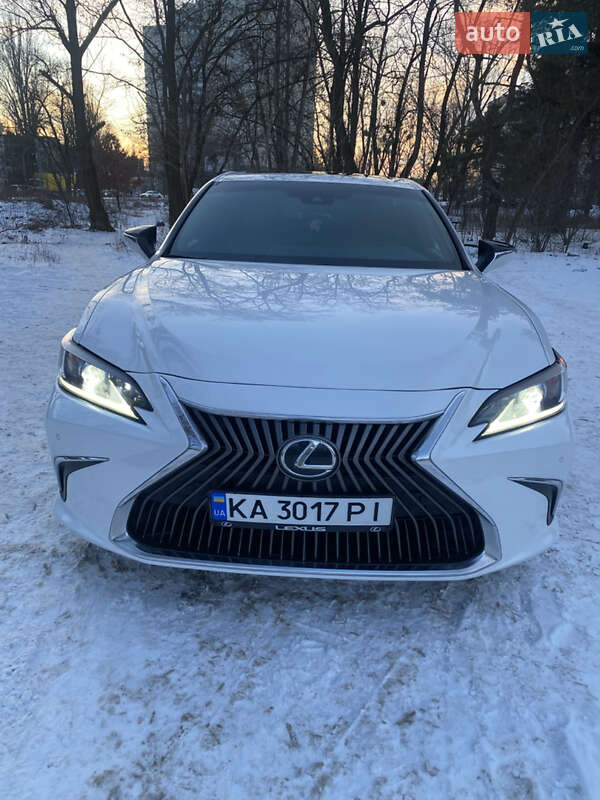 Седан Lexus ES 2019 в Киеве