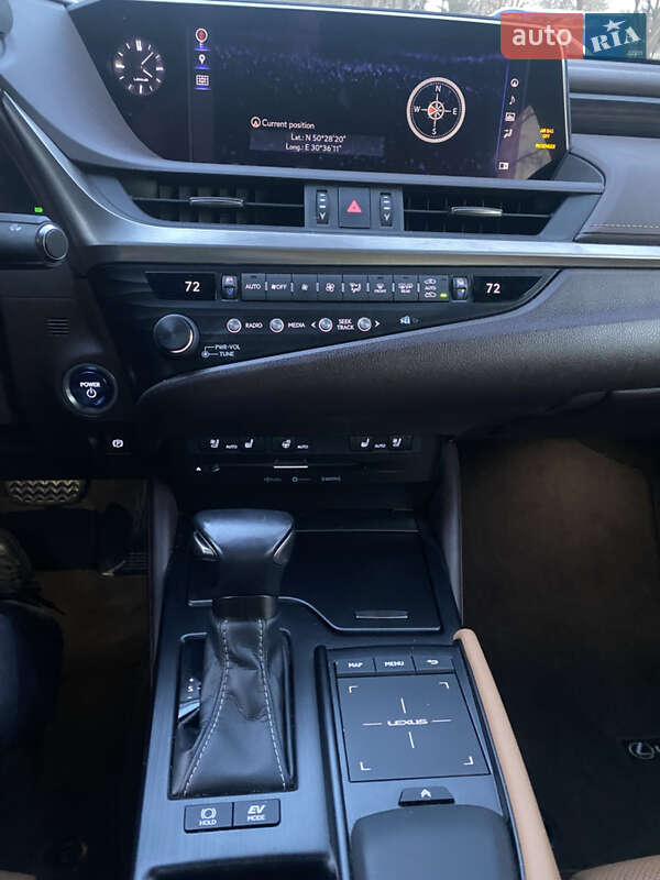 Седан Lexus ES 2019 в Киеве