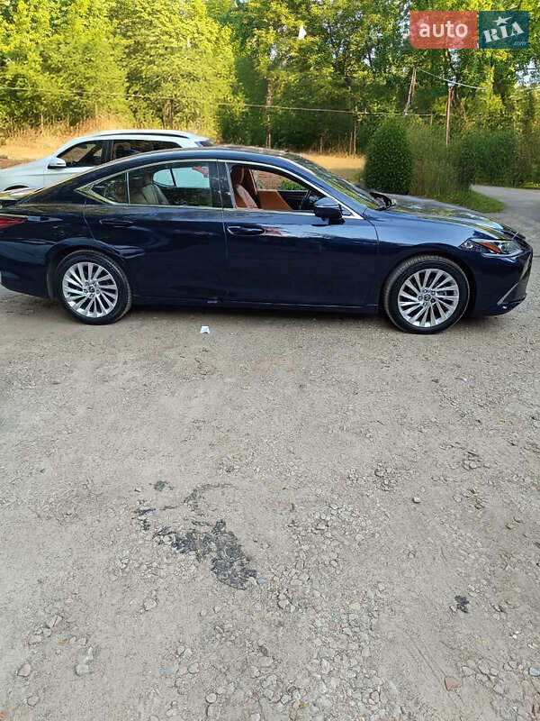 Седан Lexus ES 2023 в Киеве