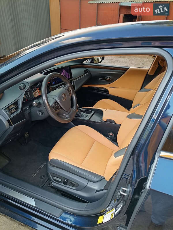 Седан Lexus ES 2023 в Киеве