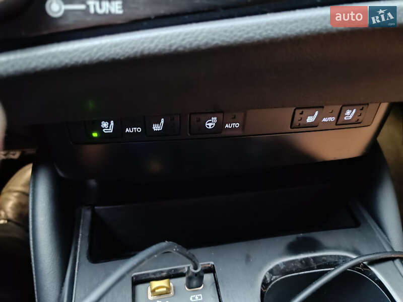 Седан Lexus ES 2023 в Киеве