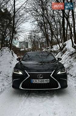 Седан Lexus ES 2018 в Киеве