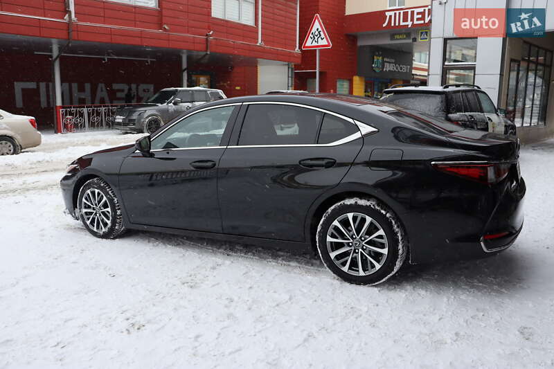 Седан Lexus ES 2022 в Львове