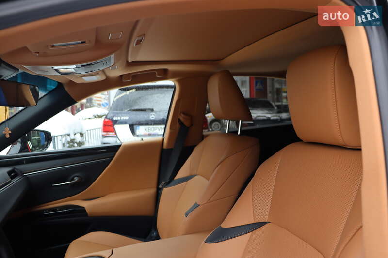 Седан Lexus ES 2022 в Львове