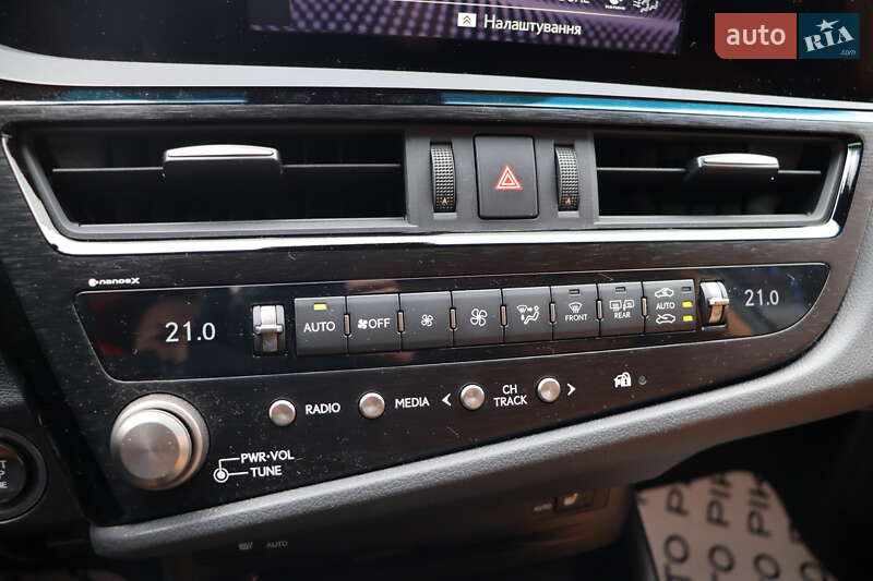 Седан Lexus ES 2022 в Львове