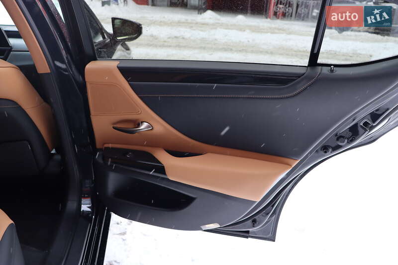 Седан Lexus ES 2022 в Львове