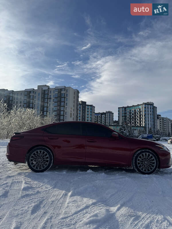 Седан Lexus ES 2019 в Киеве
